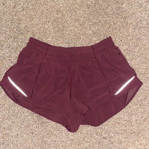 Lululemon hotty hot shorts 2.5 in size 6